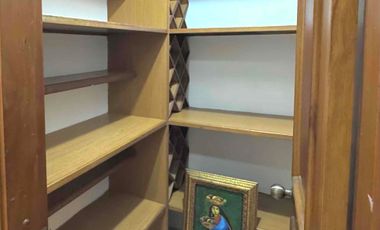 VENTA  CASA  NO ADOSADA EN UNIDAD CERRADA . Transversal  superior. El Poblado Medellín