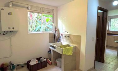 VENTA  CASA  NO ADOSADA EN UNIDAD CERRADA . Transversal  superior. El Poblado Medellín