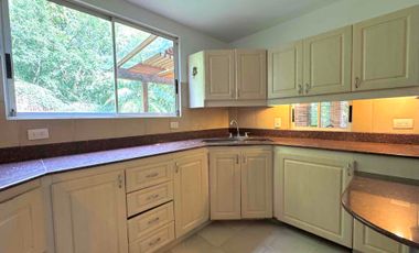 VENTA  CASA  NO ADOSADA EN UNIDAD CERRADA . Transversal  superior. El Poblado Medellín