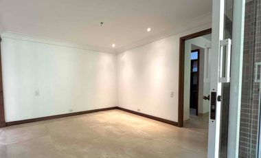 VENTA  CASA  NO ADOSADA EN UNIDAD CERRADA . Transversal  superior. El Poblado Medellín