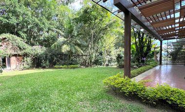 VENTA  CASA  NO ADOSADA EN UNIDAD CERRADA . Transversal  superior. El Poblado Medellín