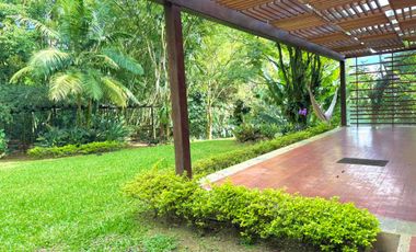 VENTA  CASA  NO ADOSADA EN UNIDAD CERRADA . Transversal  superior. El Poblado Medellín