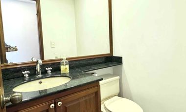 VENTA  CASA  NO ADOSADA EN UNIDAD CERRADA . Transversal  superior. El Poblado Medellín