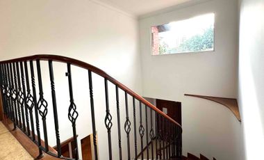 VENTA  CASA  NO ADOSADA EN UNIDAD CERRADA . Transversal  superior. El Poblado Medellín