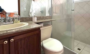 VENTA  CASA  NO ADOSADA EN UNIDAD CERRADA . Transversal  superior. El Poblado Medellín