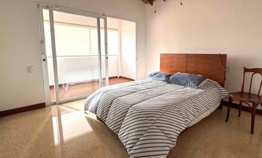 VENTA  CASA  NO ADOSADA EN UNIDAD CERRADA . Transversal  superior. El Poblado Medellín