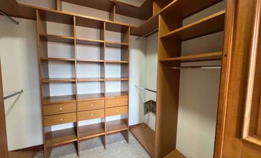 VENTA  CASA  NO ADOSADA EN UNIDAD CERRADA . Transversal  superior. El Poblado Medellín