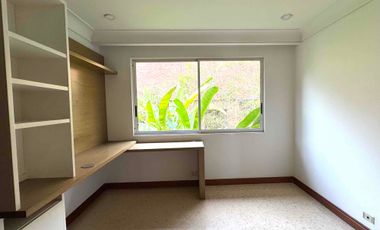 VENTA  CASA  NO ADOSADA EN UNIDAD CERRADA . Transversal  superior. El Poblado Medellín