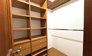 VENTA  CASA  NO ADOSADA EN UNIDAD CERRADA . Transversal  superior. El Poblado Medellín