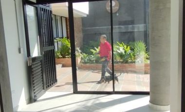 Local Comercial esquinero📐17 m² bien distribuidos, central– ¡Para Estrenar!