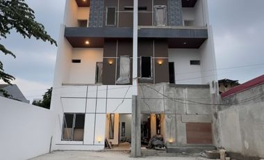 Ready 2 Unit Rumah Brand New Classic Milenial di Kav DKI Meruya Selatan