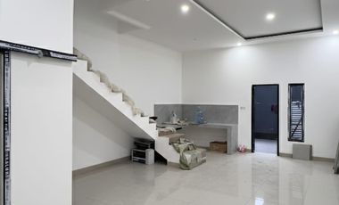 Ready 2 Unit Rumah Brand New Classic Milenial di Kav DKI Meruya Selatan