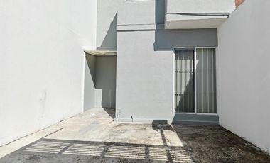 CASA SEMI AMUEBLADA EN RENTA EN LAS VEGAS II