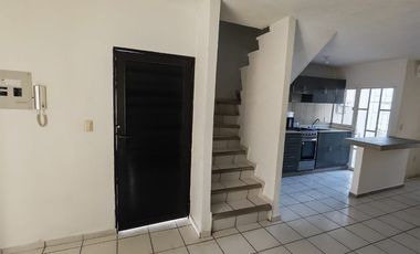 CASA SEMI AMUEBLADA EN RENTA EN LAS VEGAS II