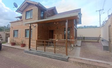 CASA EN VENTA EN DELEG