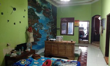 Di Jual Rumah dan Ruang Usaha  pinggir jalan raya di kota Blitar