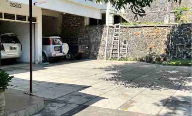 Rumah strategis di jalan raya siranda dekat simpang lima semarang cocok untuk usaha