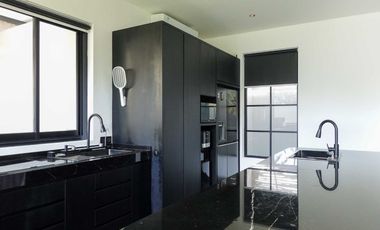 3-Bedroom Villa with Sauna and Lush Green Surroundings in Cemagi