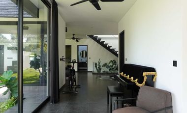 3-Bedroom Villa with Sauna and Lush Green Surroundings in Cemagi