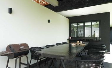 3-Bedroom Villa with Sauna and Lush Green Surroundings in Cemagi