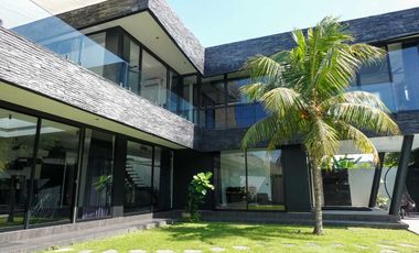 3-Bedroom Villa with Sauna and Lush Green Surroundings in Cemagi