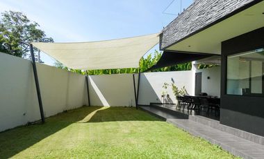 3-Bedroom Villa with Sauna and Lush Green Surroundings in Cemagi