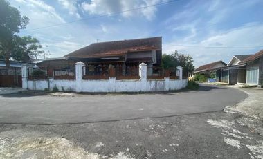 Dijual Tanah Bonus Bangunan di Pinggir Jalan Candi Sambisari Purwomartani