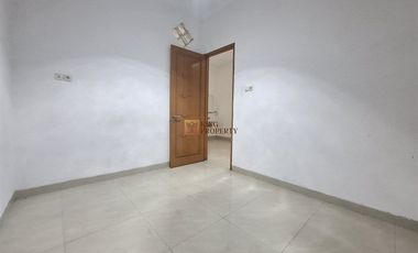 Dekat BCA Tomang Raya, SD dan SMP Trinity, Puskesmas Jati Pulo, Pasar Darurat, Dijual Rumah 3 Lantai Full Renovasi 200m2 Siap Huni.