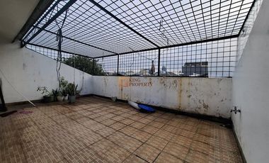 Dekat BCA Tomang Raya, SD dan SMP Trinity, Puskesmas Jati Pulo, Pasar Darurat, Dijual Rumah 3 Lantai Full Renovasi 200m2 Siap Huni.