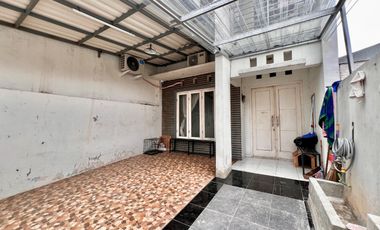 HOUSE FOR SALE Semi-Furnished Minimalist House in East Pejaten on JL. ANGSANA 1, PEJATEN PASAR MINGGU, SOUTH JAKARTA. Negotiable, Direct Owner.