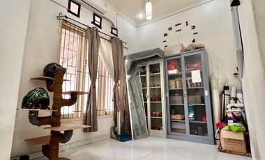 HOUSE FOR SALE Semi-Furnished Minimalist House in East Pejaten on JL. ANGSANA 1, PEJATEN PASAR MINGGU, SOUTH JAKARTA. Negotiable, Direct Owner.