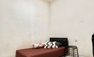 HOUSE FOR SALE Semi-Furnished Minimalist House in East Pejaten on JL. ANGSANA 1, PEJATEN PASAR MINGGU, SOUTH JAKARTA. Negotiable, Direct Owner.