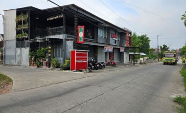 Jual cepat toko pakaian & coffe dua lantai