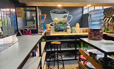Jual cepat toko pakaian & coffe dua lantai
