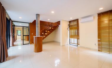 Spacious Property with Exceptional Multi Use Potential near the City Center