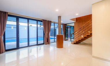 Spacious Property with Exceptional Multi Use Potential near the City Center