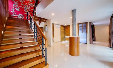 Spacious Property with Exceptional Multi Use Potential near the City Center