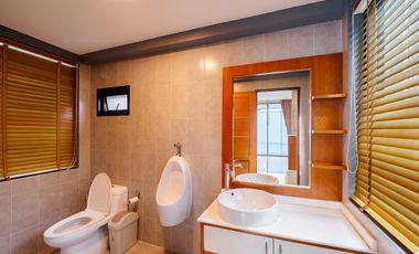Spacious Property with Exceptional Multi Use Potential near the City Center