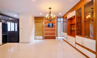 Spacious Property with Exceptional Multi Use Potential near the City Center