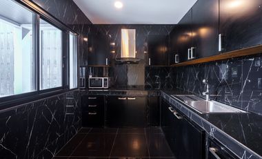Spacious Property with Exceptional Multi Use Potential near the City Center