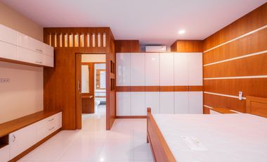 Spacious Property with Exceptional Multi Use Potential near the City Center
