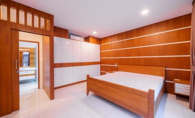 Spacious Property with Exceptional Multi Use Potential near the City Center