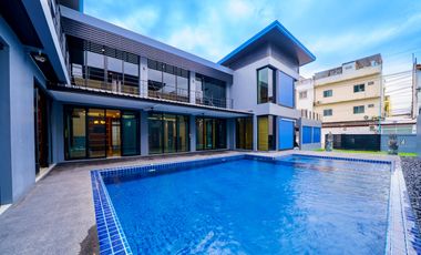 Spacious Property with Exceptional Multi Use Potential near the City Center