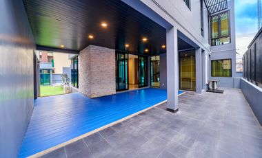 Spacious Property with Exceptional Multi Use Potential near the City Center