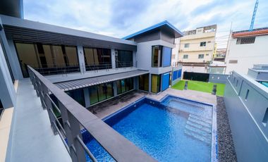 Spacious Property with Exceptional Multi Use Potential near the City Center