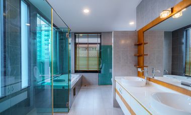 Spacious Property with Exceptional Multi Use Potential near the City Center