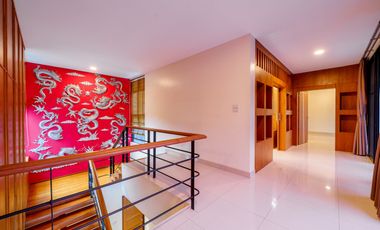 Spacious Property with Exceptional Multi Use Potential near the City Center
