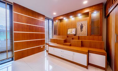 Spacious Property with Exceptional Multi Use Potential near the City Center
