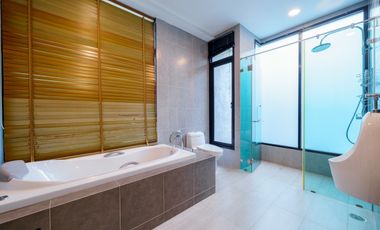 Spacious Property with Exceptional Multi Use Potential near the City Center