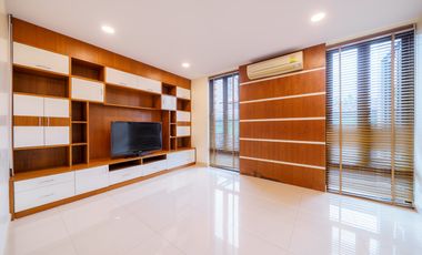 Spacious Property with Exceptional Multi Use Potential near the City Center